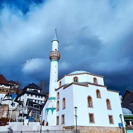 Amar Apartmani, Vikendica