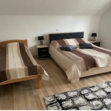 Amar Apartmani, * Jajce